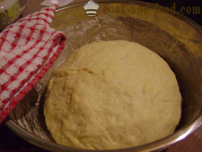 Universal Butter gistdeeg voor taarten - hoe gistdeeg cake, een stap voor stap recept foto's voor te bereiden