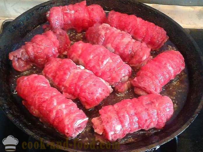 Broodjes van het vlees in de pan - hoe vleesbroodjes koken met vulling, een stap voor stap recept foto's