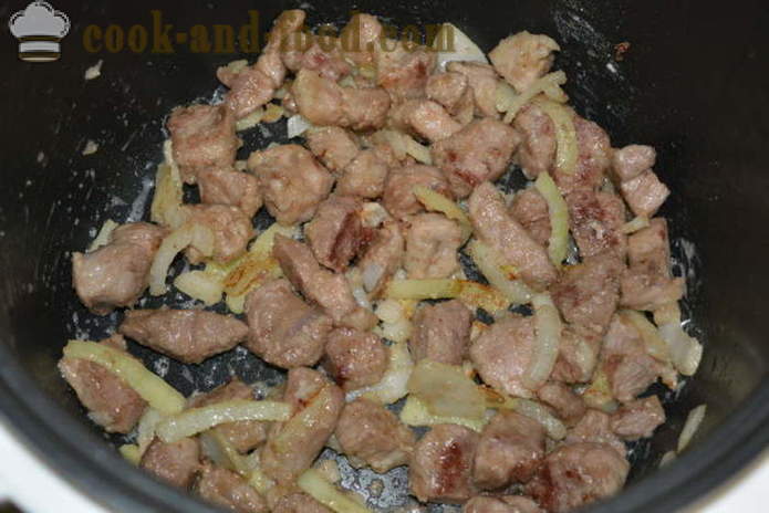 Varkensvlees met champignons in multivarka zoals goulash - hoe om varkensvlees te koken met champignons in multivarka, stap voor stap recept foto's