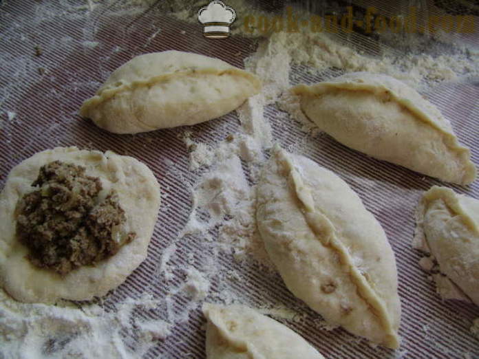 Heerlijke gebakken taarten met lever - hoe je taarten met lever gebakken in een pan te koken, met een stap voor stap recept foto's
