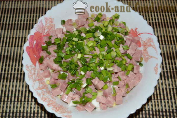 Een eenvoudige salade met Chinese kool, ham en erwten - hoe je een salade van Chinese kool en ham, een stap voor stap recept foto's voor te bereiden
