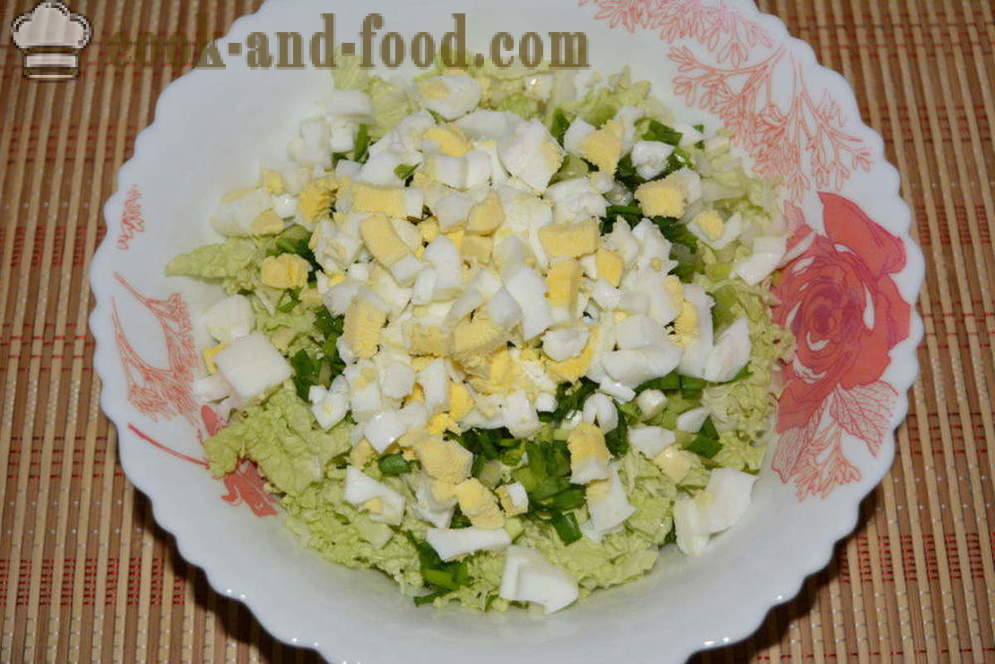 Een eenvoudige salade met Chinese kool, kip en maïs - hoe je een salade van Chinese kool bereiden met kipfilet, een stap voor stap recept foto's