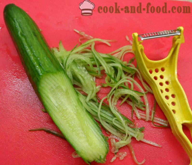 Een heerlijke salade met Funchoza en groenten - hoe je een salade Funchoza bereiden thuis, stap voor stap recept foto's