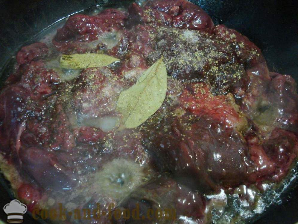 Heerlijke kip lever in zure room met uien in een pan - hoe kippenlever in zure room, een stap voor stap recept foto's te koken