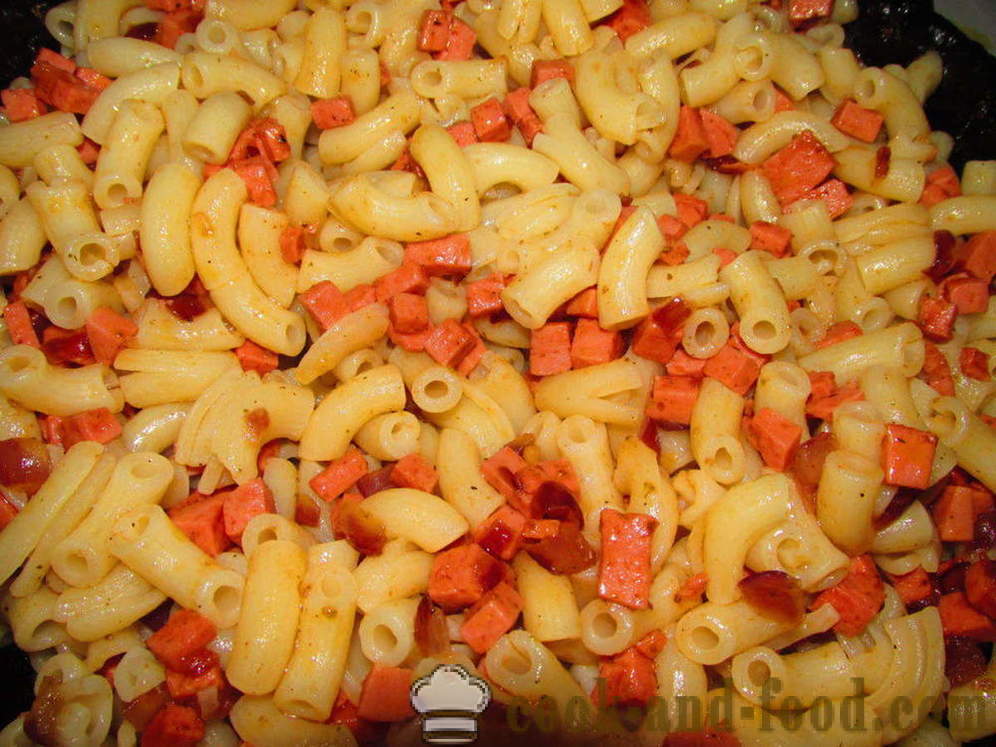 Pasta nautisch met worst in een pan - hoe je lekkere pasta met worst, een stap voor stap recept foto's te koken