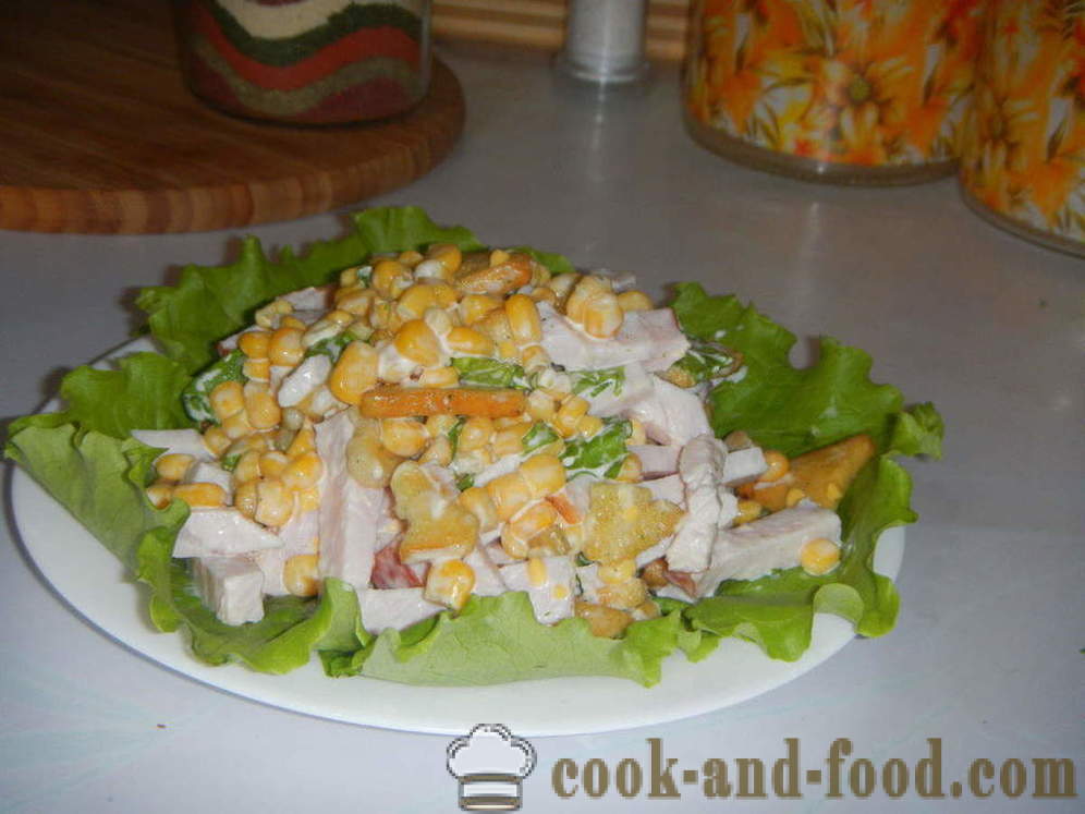 Een heerlijke salade met croutons en maïs - hoe je een salade met croutons en maïs snel te bereiden, stap voor stap recept foto's