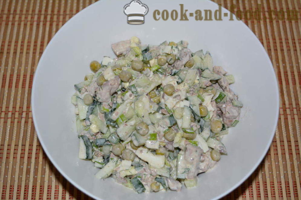 Salade met ingeblikte tonijn en mayonaise - hoe je een salade te bereiden met ingeblikte tonijn, stap voor stap recept foto's
