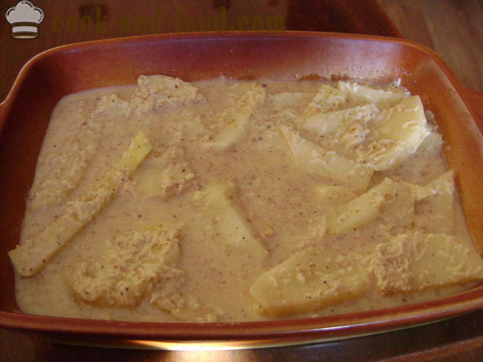 Aardappelen gebakken in roomsaus - zowel heerlijke gebakken aardappelen in de oven met gebruinde korst, met een stap voor stap recept foto's