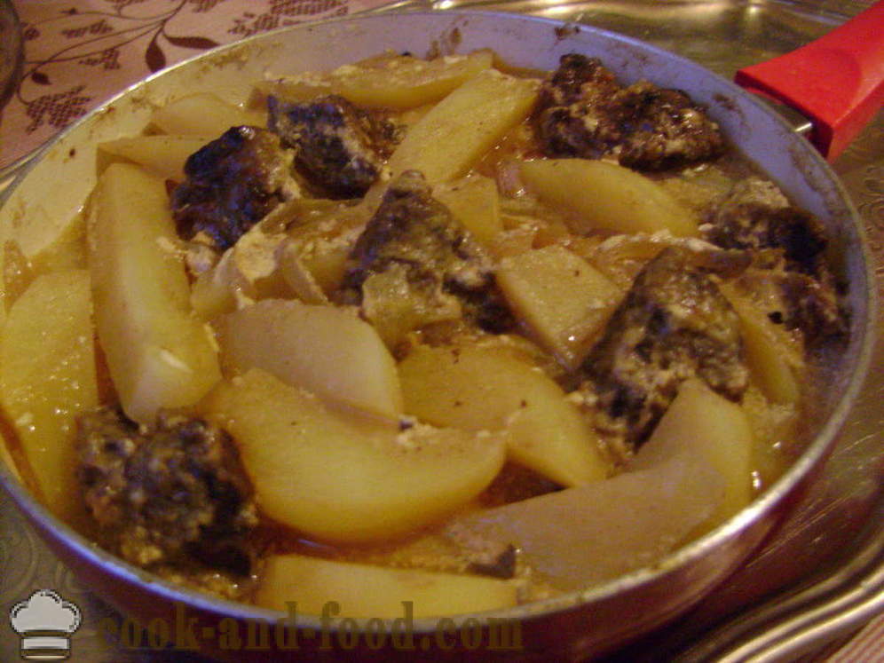 Aardappelhutspot met rundvlees lever - hoe je een stoofpot van aardappelen koken met de lever in een koekenpan, een stap voor stap recept foto's