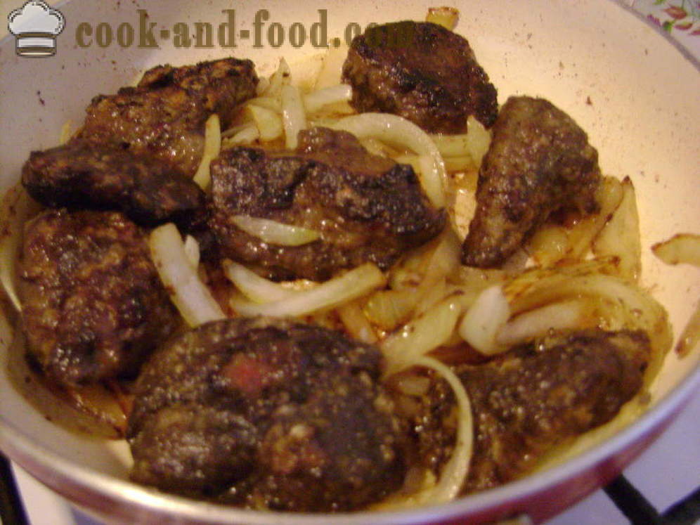 Aardappelhutspot met rundvlees lever - hoe je een stoofpot van aardappelen koken met de lever in een koekenpan, een stap voor stap recept foto's