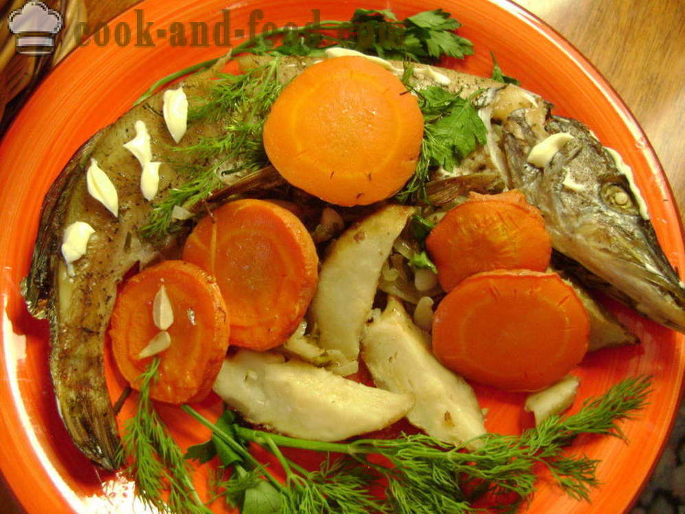 Pike gebakken in de oven - als volledig gebakken snoek, stap voor stap recept foto's