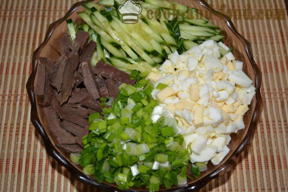 Salade van rund vlees hart met komkommer en ei - hoe je een salade van de harten, een stap voor stap recept foto's voor te bereiden