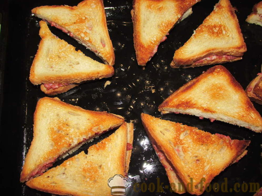 Warme broodjes in de oven met worst en kaas - hoe warme broodjes te maken in de oven, met een stap voor stap recept foto's