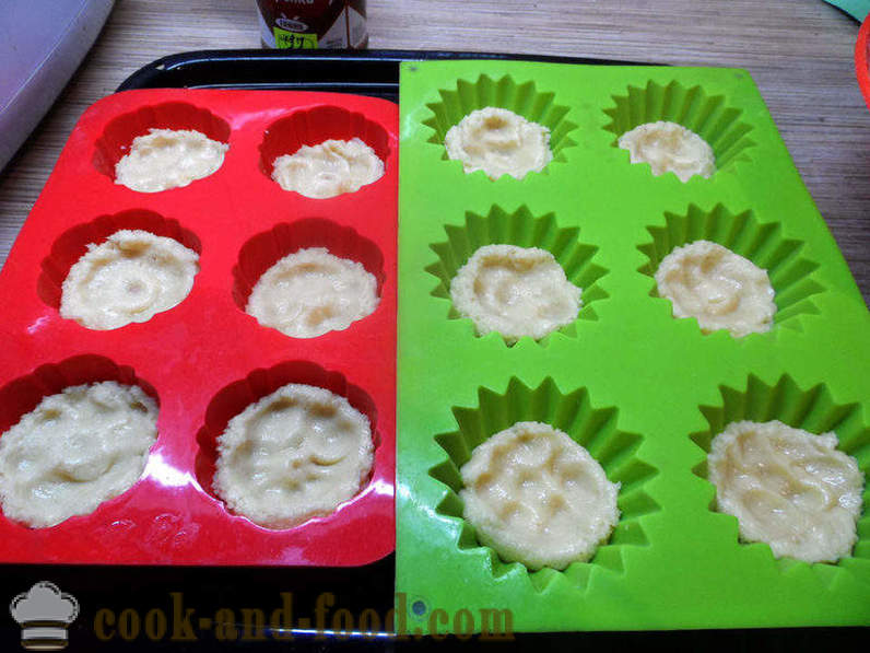 Eenvoudige cupcakes op yoghurt of zure room met griesmeel - hoe je cupcakes in blik, stap voor stap recept foto's maken