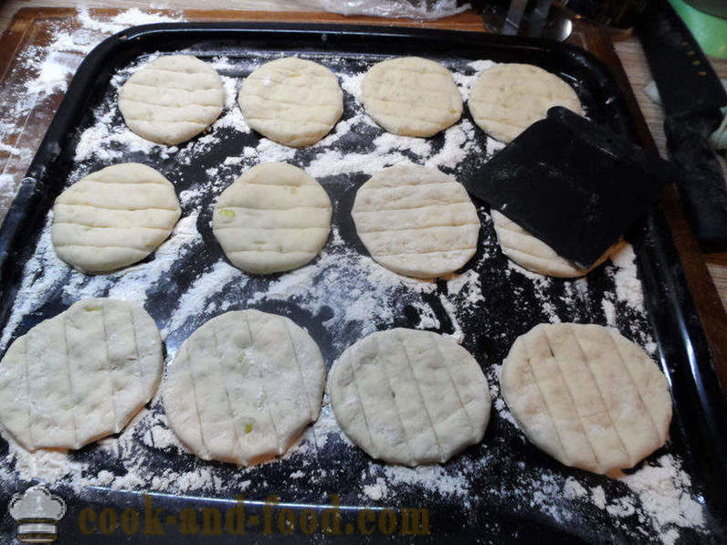 Ui brood in de oven of ui broodjes - zoals hoe je brood, ui, een stap voor stap recept foto's te bakken