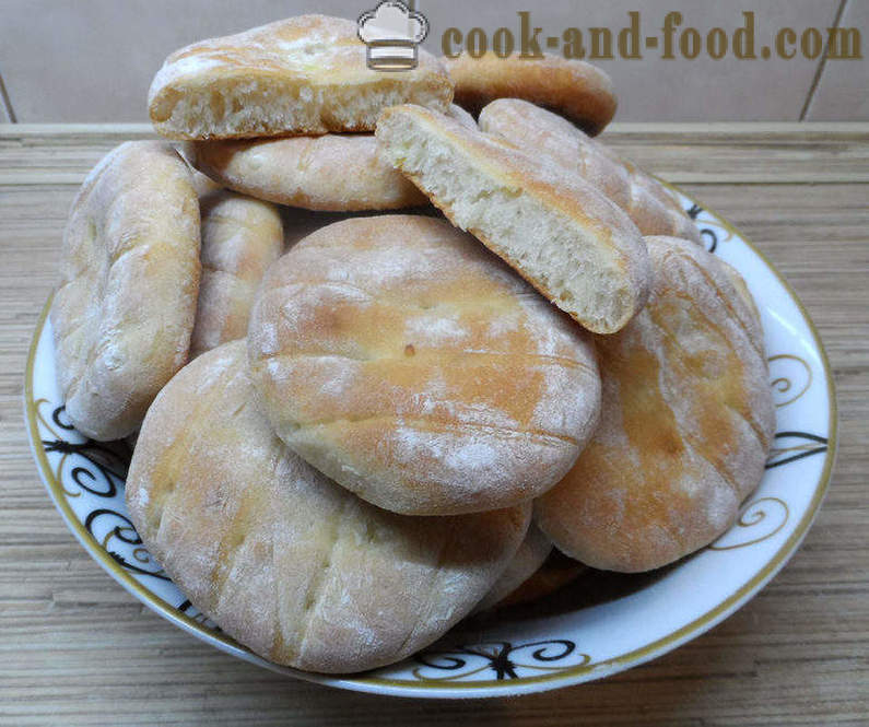 Ui brood in de oven of ui broodjes - zoals hoe je brood, ui, een stap voor stap recept foto's te bakken