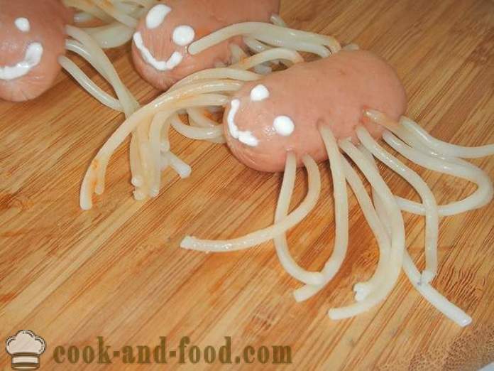 Octopus van worst en spaghetti - hoe spaghetti koken met worst voor kinderen, een stap voor stap recept foto's