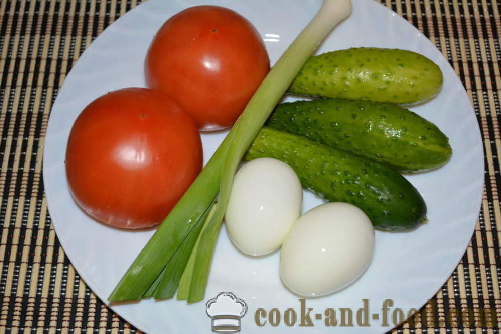 Eenvoudige salade van verse komkommers en tomaten met ei en prei - hoe je groente salade te koken met mayonaise, een stap voor stap recept foto's