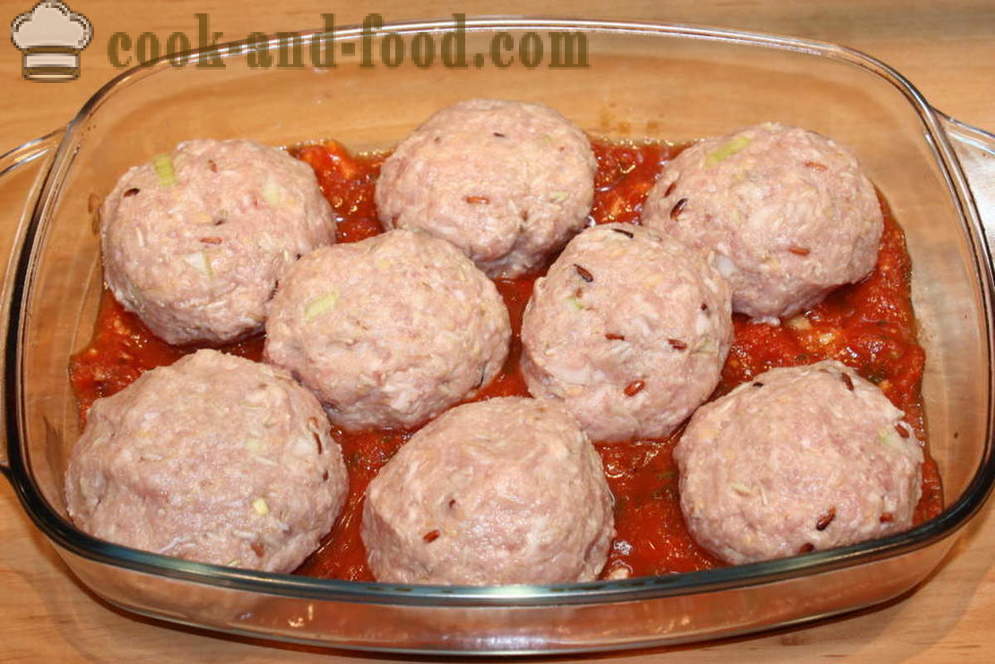 Gehaktballen van gehakt vlees en rijst in tomaat en roomsaus - hoe gehaktballetjes met saus in de oven, met een stap voor stap recept foto's