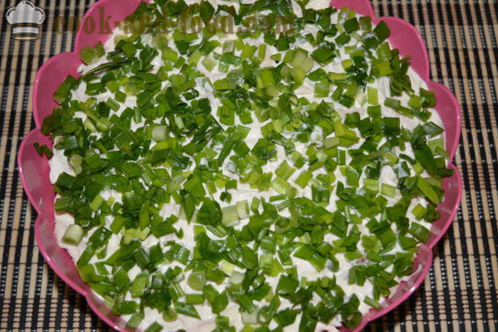 Gelaagde salade met kip en champignons - hoe kipsalade gelaagde met champignons koken, een stap voor stap recept foto's
