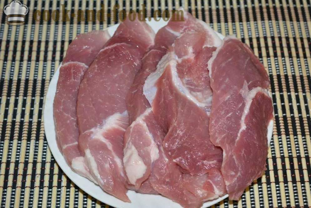 Varkensvlees gebakken in de oven met champignons en kaas - zoals varkensgebraad in de oven, met een stap voor stap recept foto's
