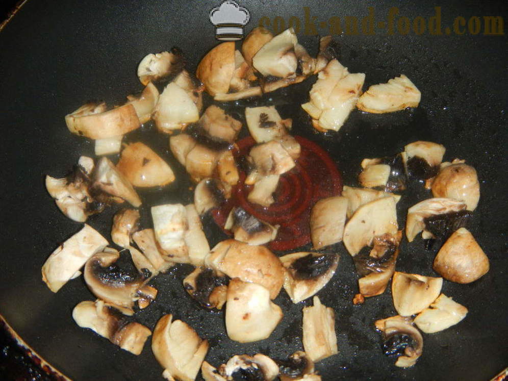 Roerei met champignons en kaas in een pan - hoe roerei met zure room, een stap voor stap recept foto's te koken