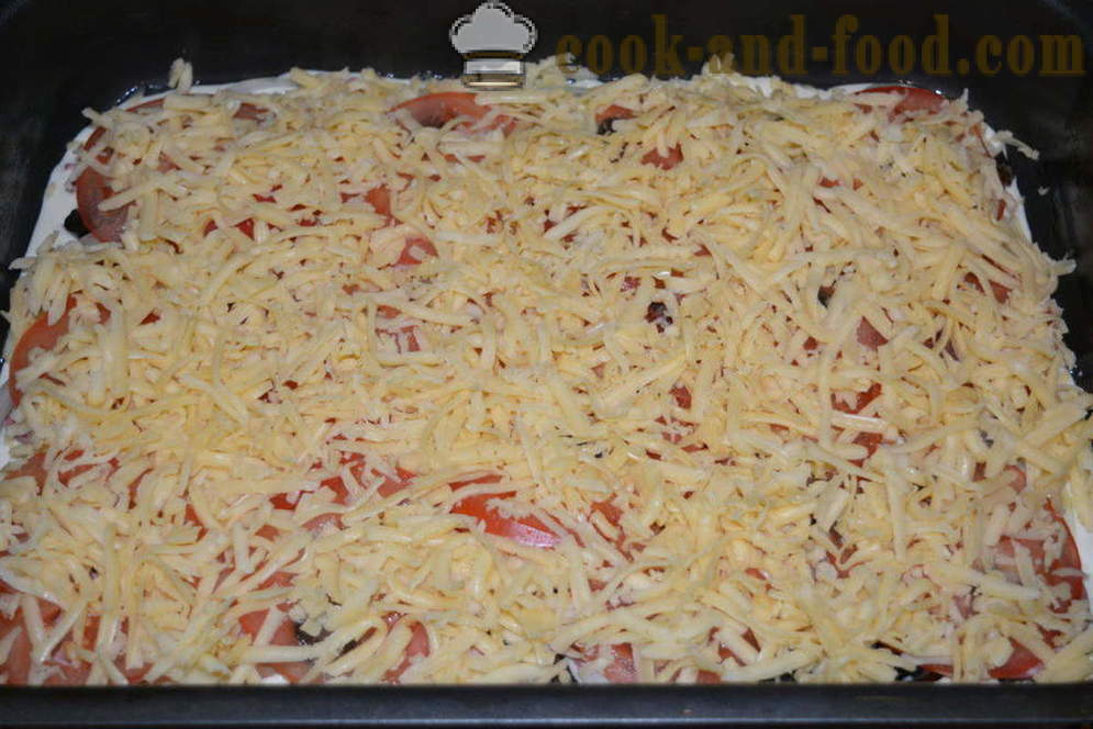 Fast pizza met zure room en mayonaise saus met worst en champignons - hoe je een pizza koken thuis in de oven, met een stap voor stap recept foto's