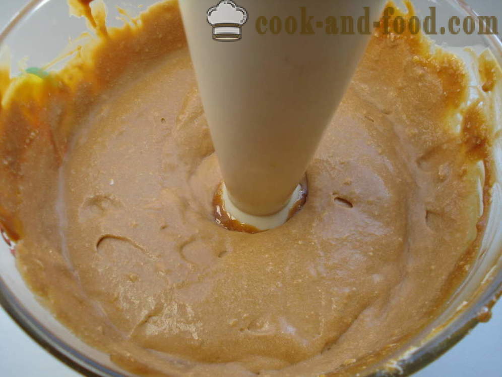 Heerlijke wafeltjebroodjes met gecondenseerde melk en noten - te koken een crème wafeltjebroodjes, een stap voor stap recept foto