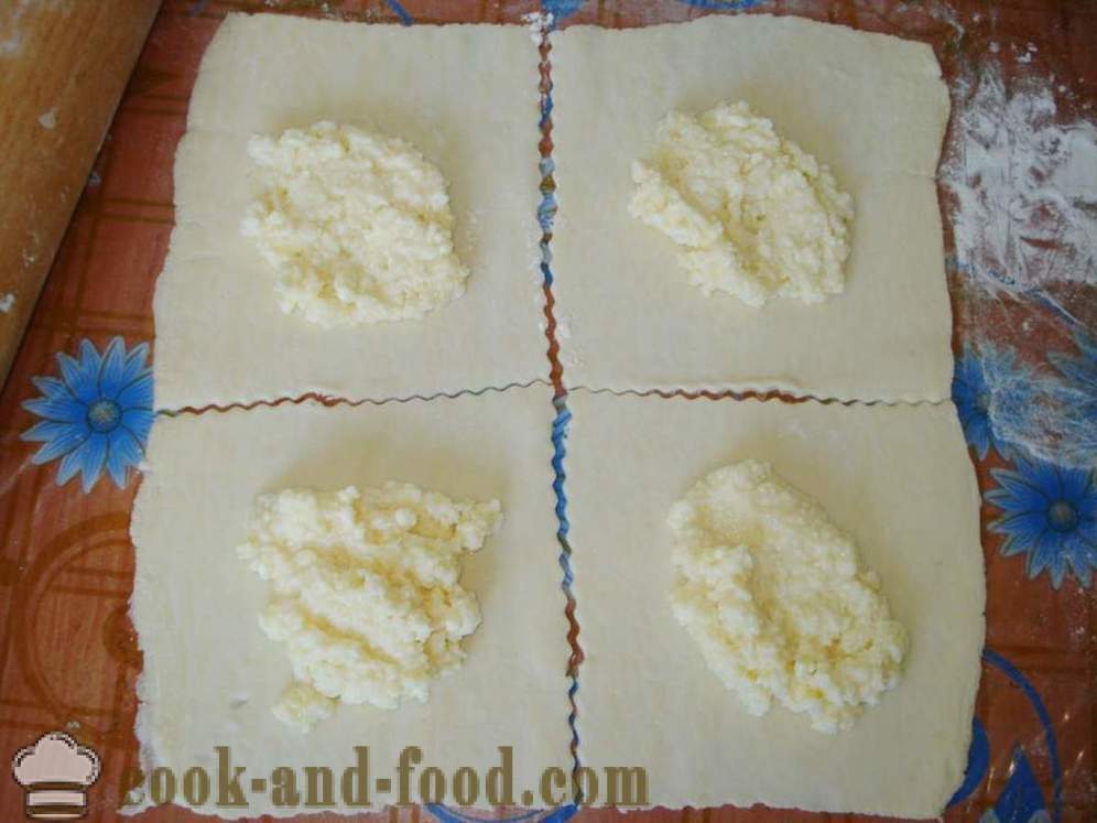 Rookwolken met kaas bladerdeeg - stap voor stap, hoe je bladerdeeg met kaas in de oven, het recept met een foto