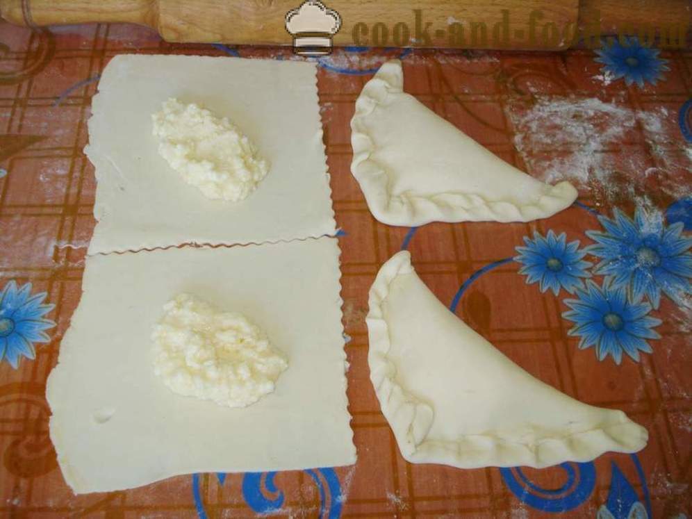 Rookwolken met kaas bladerdeeg - stap voor stap, hoe je bladerdeeg met kaas in de oven, het recept met een foto
