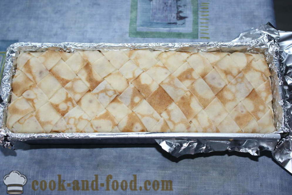 Pannenkoek taart met paddestoelen, kaas en groenten in de oven - stap voor stap hoe je een pannenkoek taart recept met foto koken