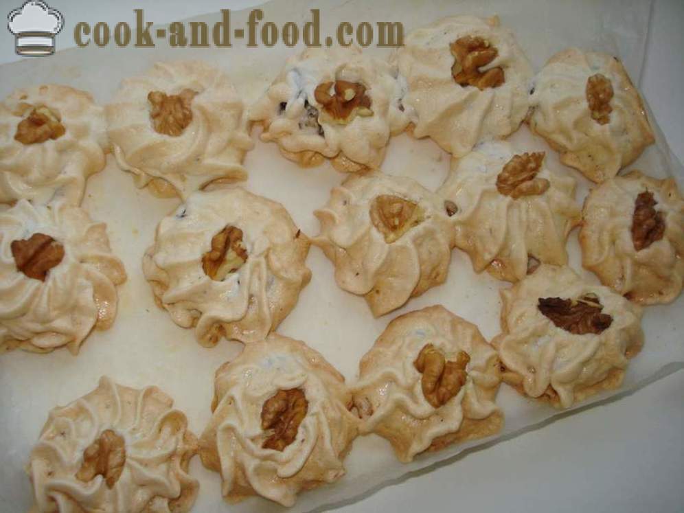 Meringue met noten en gedroogde vruchten in de oven - hoe de meringue in het huis te koken, stap voor stap recept foto's