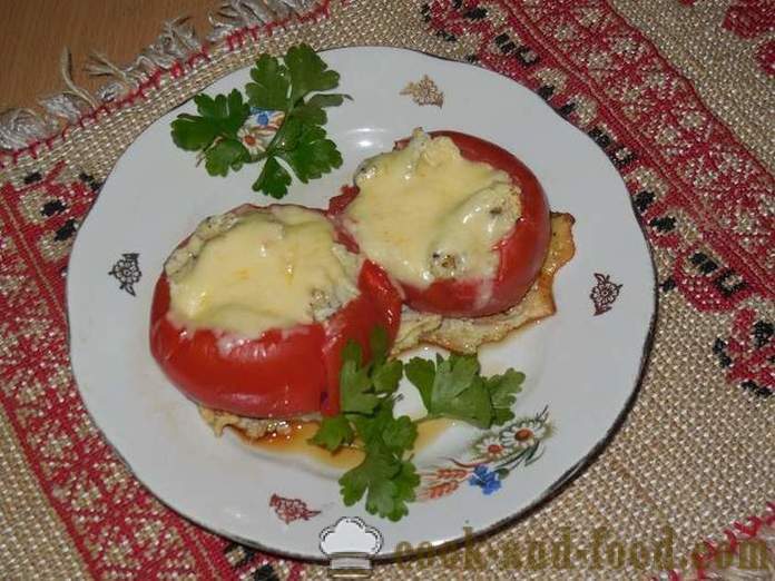 Original roerei of tomaten in een lekkere tomaat met ei en kaas - hoe roerei, stap voor stap recept foto's te koken