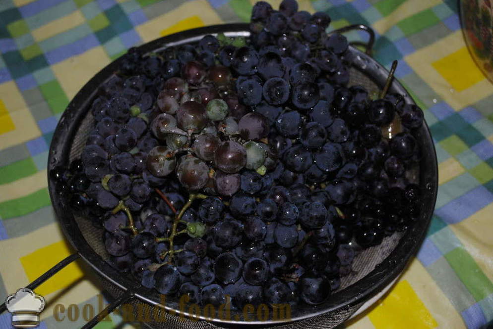 Zelfgemaakte dessert van noten en druivensap, zo snel zelfgemaakte desserts Churchkhela, een eenvoudig recept met een foto voor te bereiden