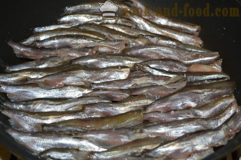 Lodde stoofpot met uien in een koekenpan - zowel smakelijk capelin kok in een koekenpan, een stap voor stap recept foto's