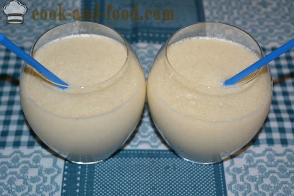Melk cocktail met ijs en banaan in een blender - hoe je een milkshake maken thuis, stap voor stap recept foto's