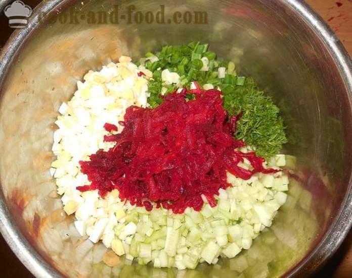 Rode biet koude kefir, verse komkommers en kruiden - hoe bieten koud te maken, met een stap voor stap recept foto's