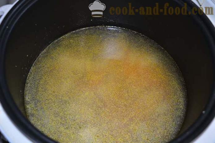 Smakelijke kippensoep met noedels in multivarka - zonder aardappelen