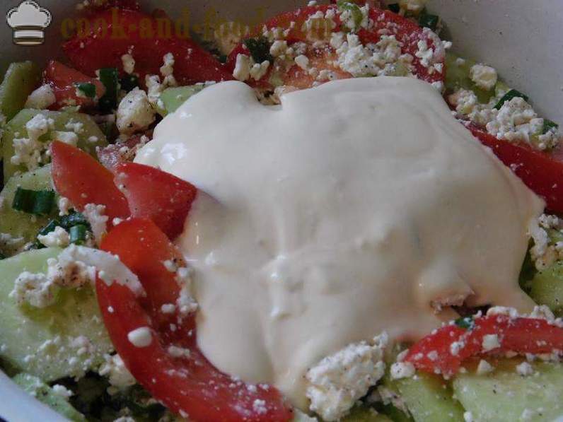 Boer salade met kaas, komkommer en tomaat voor lunch of diner - hoe je groente salade te bereiden met kaas, recept met foto