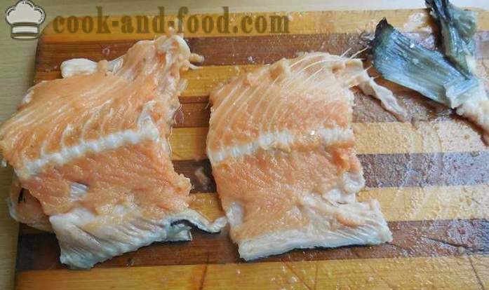 Hoe te ruggen van rode vissen augurk met een vloeibare rook - een heerlijk recept ruggen gezouten zalm, met foto's