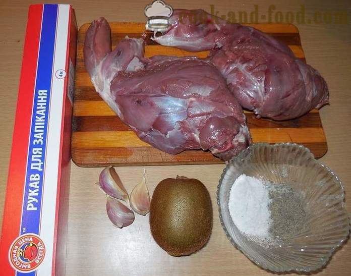 Wild konijn gebakken in de mouw - als een konijn in de oven om heerlijke recepten te bakken met een foto