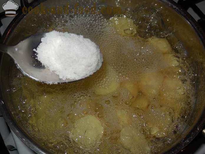 Heerlijke nieuwe aardappelen in zure room met dille en knoflook - hoe je een heerlijke nieuwe aardappelen koken, een eenvoudig recept met een foto