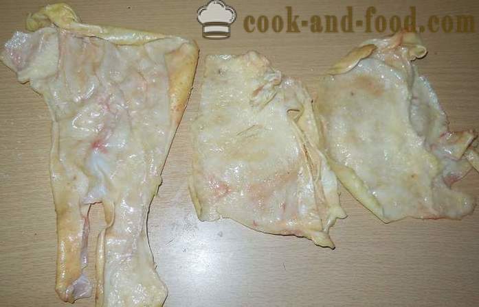 Heerlijke roll in kip huid gevuld met slachtafval en gierst - hoe je een brood recept koken met een foto