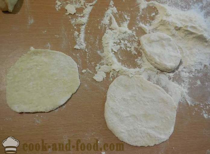 Fluffy dumplings met een kers op serum of kefir - een recept hoe je dumplings met kersen koken, stap voor stap met foto's