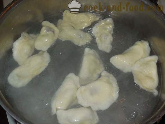 Fluffy dumplings met een kers op serum of kefir - een recept hoe je dumplings met kersen koken, stap voor stap met foto's