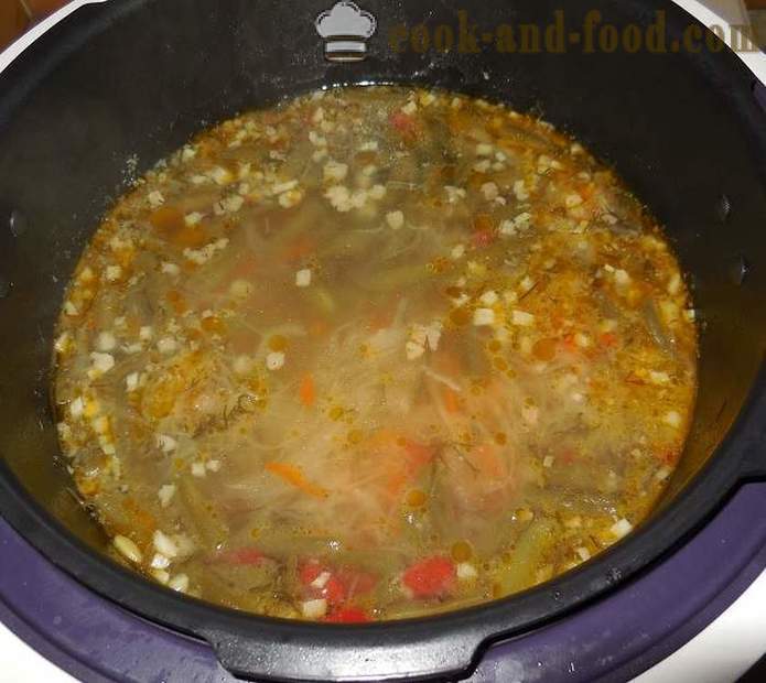 Soep van zuurkool in multivarka - hoe zure soep met taal koken en gekleed met knoflook en spek, een stap voor stap recept met foto's.