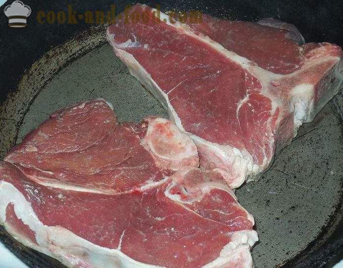 Heerlijke en sappige biefstuk of varkensvlees Ti Bon - koken vol roosteren van vlees - een stap voor stap recept foto's