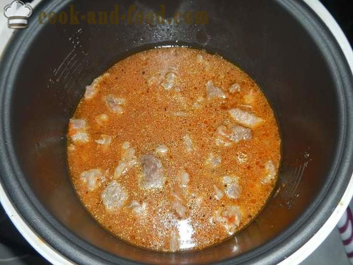 Delicious varkensvlees goulash in jus multivarka of varkensvlees - een stap voor stap recept met foto's hoe je varkensvlees goulash koken