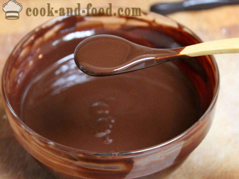 Romige chocolade glazuur van cacao, suiker en melk - hoe je een chocolade coating van cacao recept met video te maken