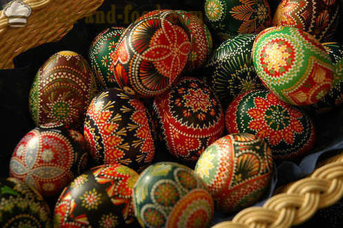 De geschiedenis van Paaseieren - waar traditie is gegaan en waarom Pasen geverfde eieren in ui skins
